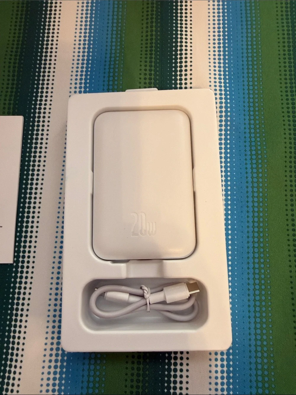 20W White Magnetic Wireless Power Bank 6000mAh